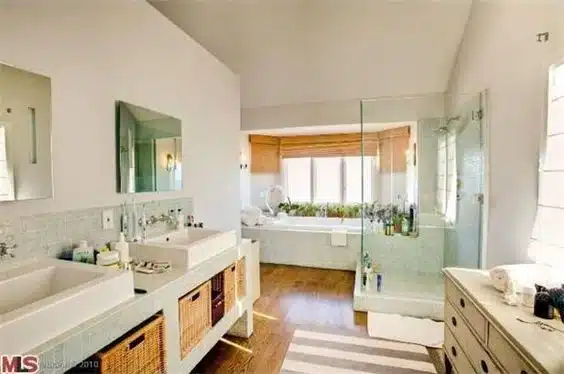 charlize bathroom