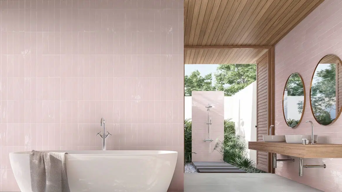 Μπάνιο με ροζ τουβλάκια