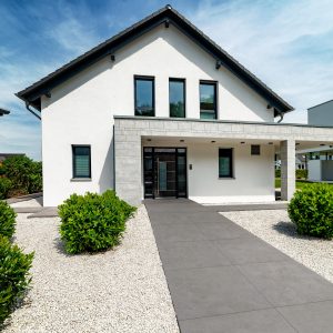 weisses Einfamilienhaus, hochwertig, Deutschland